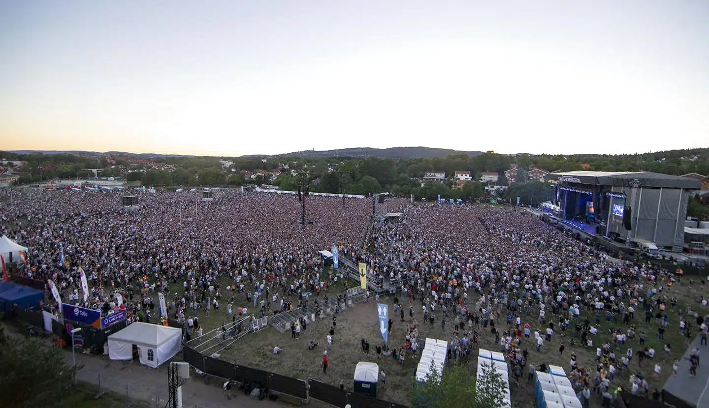 Her ses den scene Eminem optrådte på i Voldsløkka i Oslo. Forrest foran scenen var det såkaldte 'golden circle'-område, hvor gæster havde betalt 500 kr. ekstra for at stå.