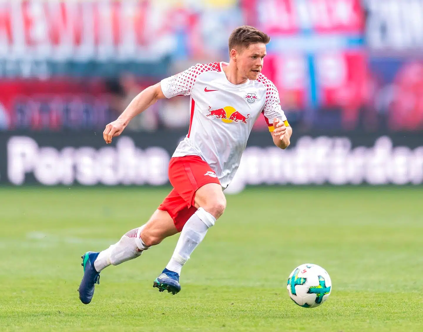 (ARKIV) Leipzig's midfielder Dominik Kaiser plays the ball during the German first division Bundesliga football match between RB Leipzig and VfL Wolfsburg in Leipzig, eastern Germany on May 5, 2018. Midtbanespilleren Dominik Kaiser fortsætter karrieren i Brøndby IF, som har præsenteret ham som ny spiller. Det skriver Ritzau, søndag den 24. juni 2018.. (Foto: ROBERT MICHAEL/Ritzau Scanpix)