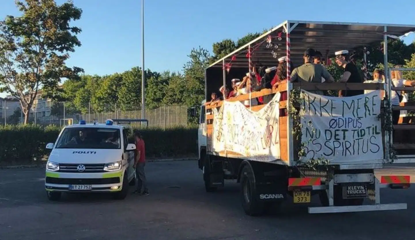 En studentervogn blev fredag aften angrebet med æg ved Leen i Høje Taastrup.