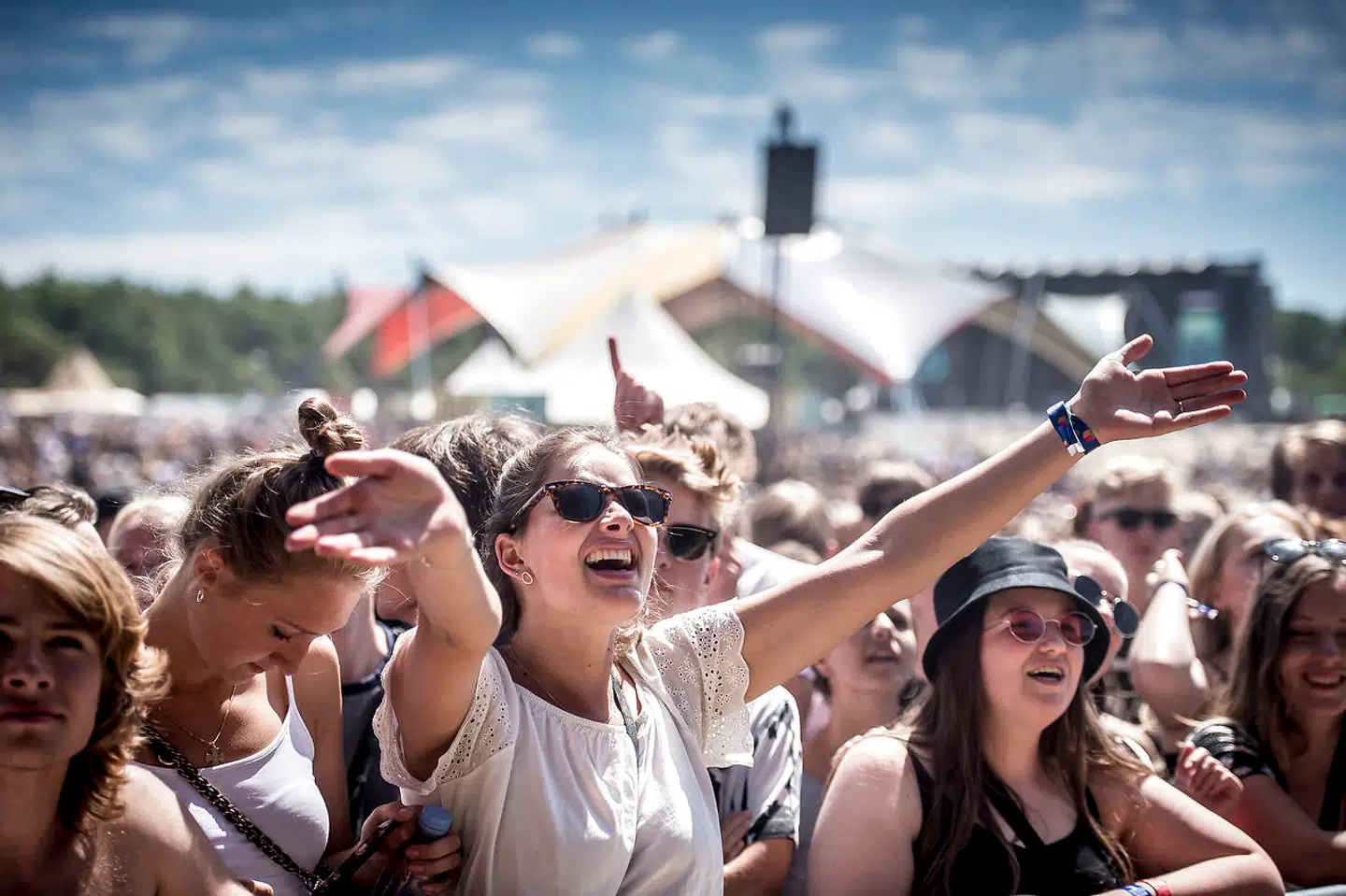 Det var perfekt solskinsvejr, da Scarlet Pleasure spillede på Tinderbox fredag.