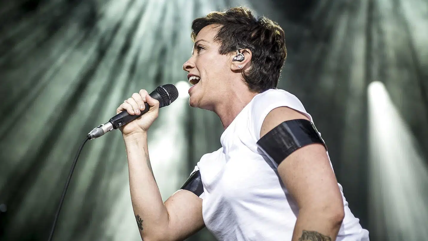 Alanis Morissette på Tinderbox.