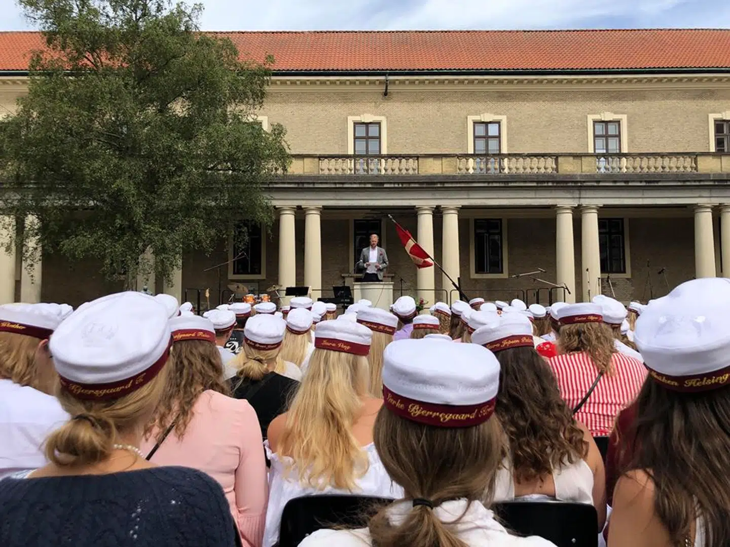 20 år efter han selv blev student, holder Christian Degn jubilartale på Randers Statsskole.