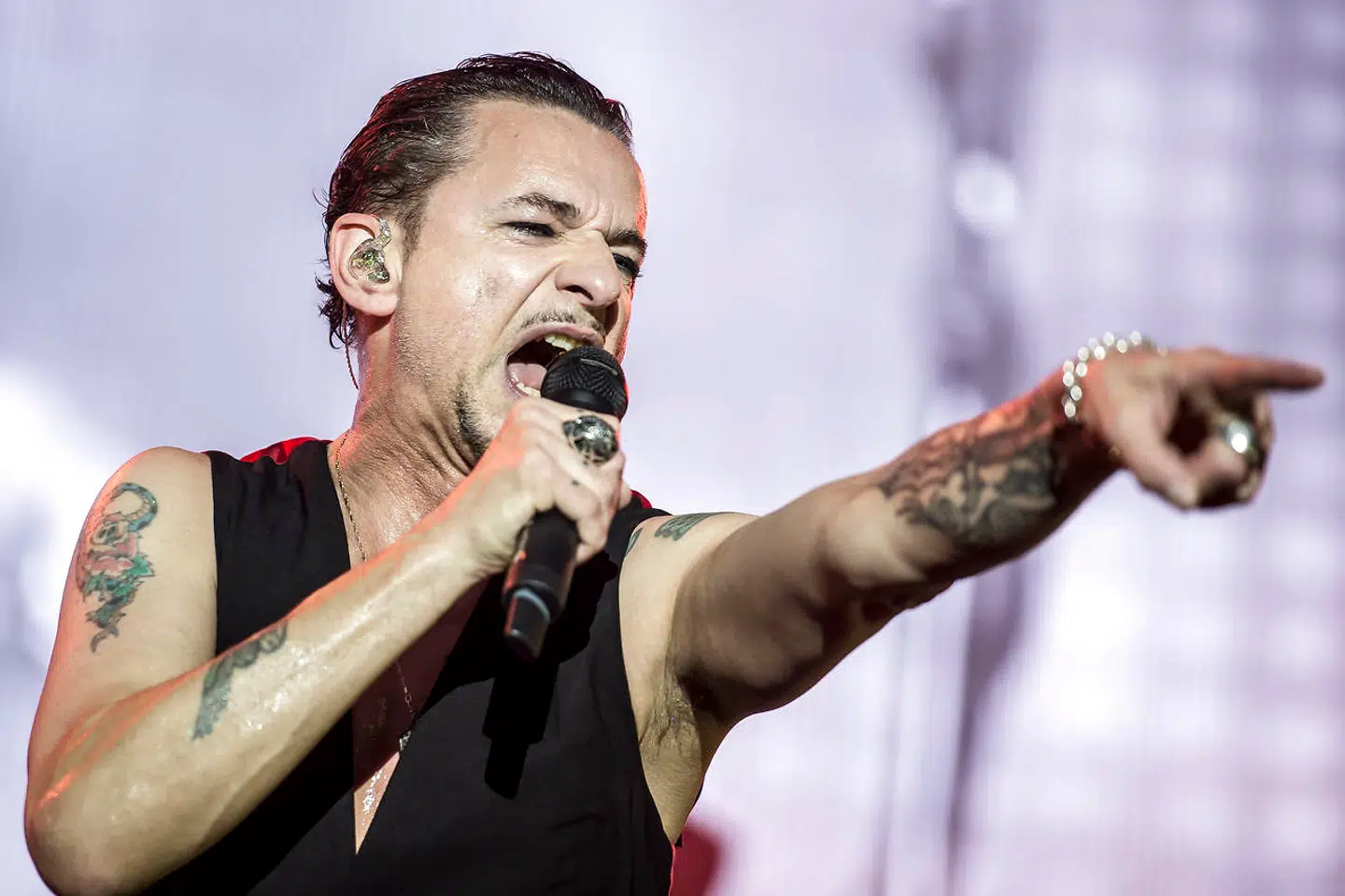 Dave Gahan på scenen under Depeche Modes koncert på Tinderbox.