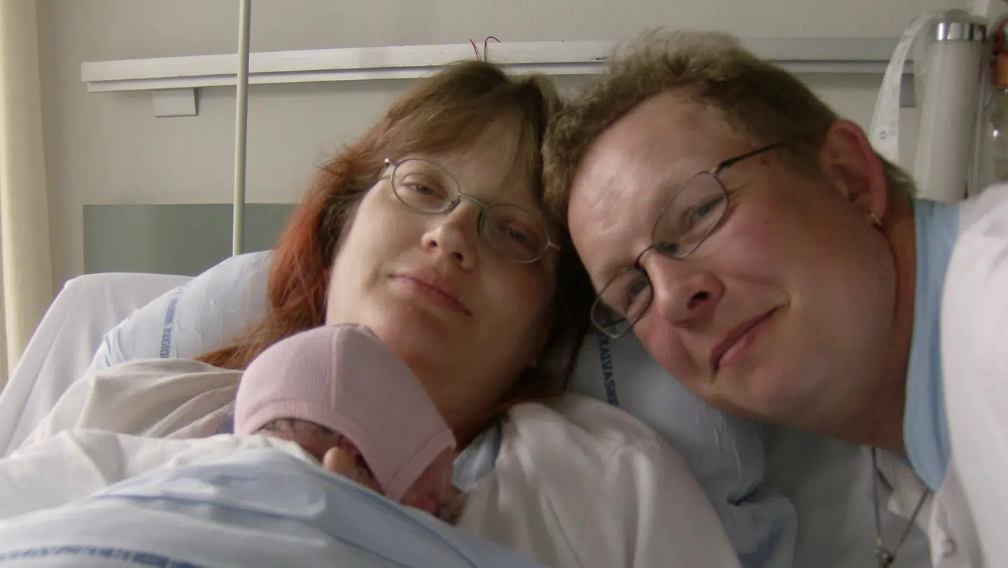 Mette Margaretha Christiansen, hendes ekskæreste og nyfødte datter. Foto: Privat.