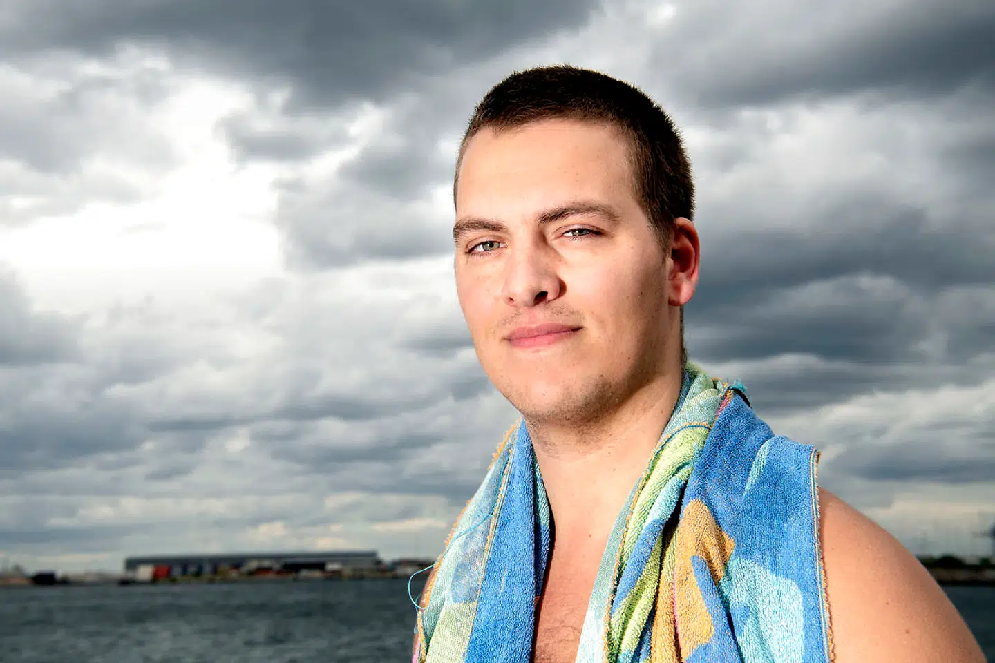 Simon ærgrer sig over alle de somre, hvor han har siddet inde og gamet, mens vennerne var ude at bade. »Jeg elsker så mange andre ting,« siger han.