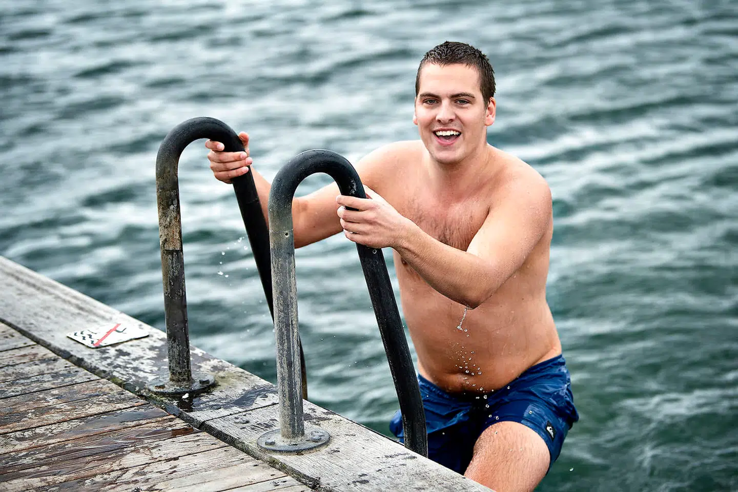 Simon ved godt, at han på at tidspunkt skal have en computer mellem hænderne igen, hvis han skal have en uddannelse. Men lige nu er han nødt til at gardere sig mod trangen til at spille. Derfor handler det for ham lige nu om at fylde sit liv ud med gode ting.