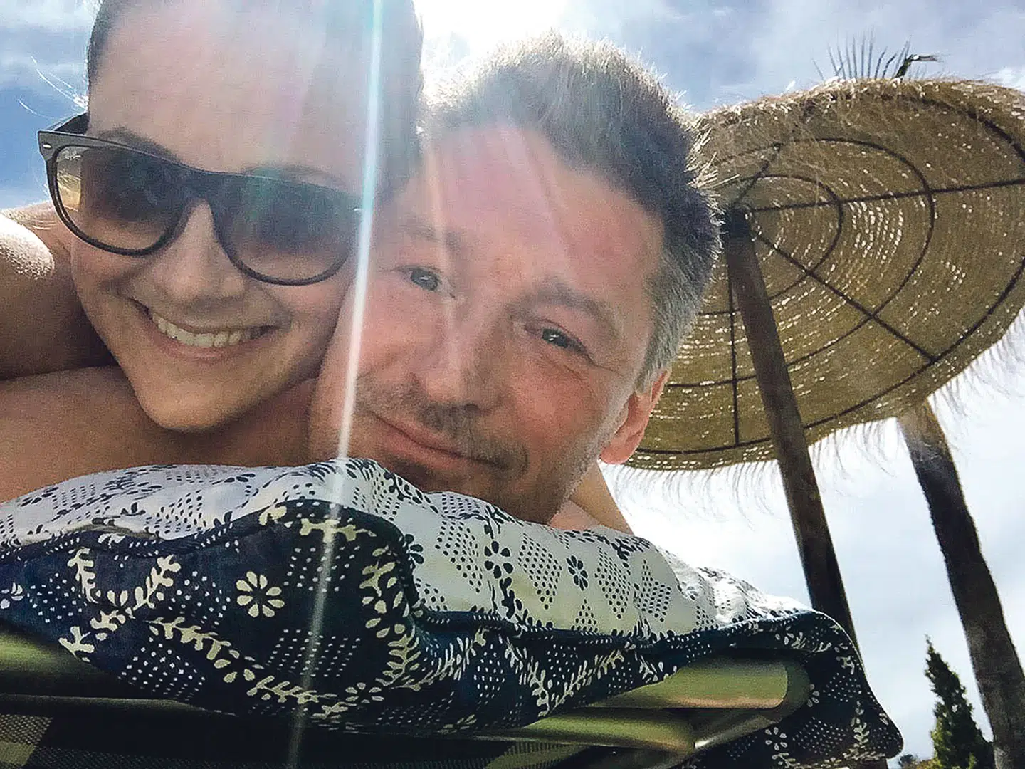 Under optagelserne til ’Guld på godset’ lærte Mette Bluhme Rieck Kasper Nielsen, der er direktør i auktionshuset Bruun Rasmussen, at kende. I dag har de været kærester i tre år.