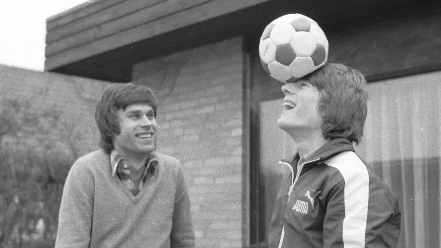 Finn og Michael Laudrup ved et andet presstræf i haven.