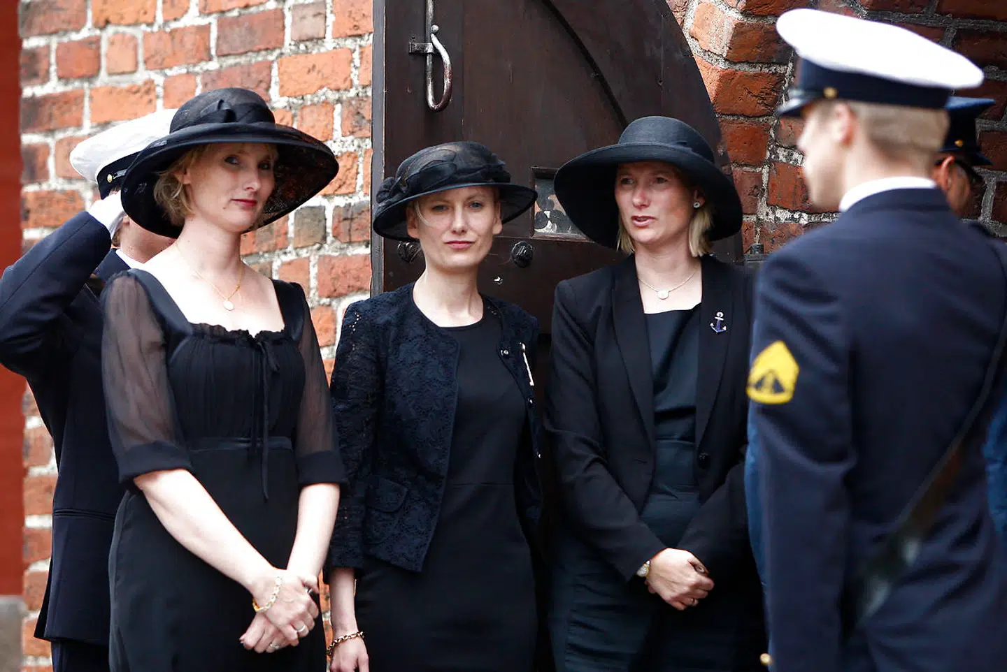 Søstrene Feodora, Josephine og Camilla af Rosenborg mistede med kort tids mellemrum begge deres forældre. Her ses de ved deres far, grev Christian af Rosenborgs begravelse fra Lyngby Kirke i maj 2013.