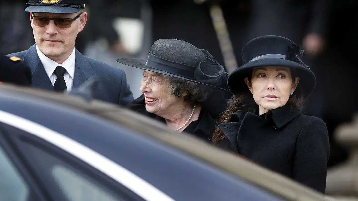 Her ses prinsesse Elisabeth sammen med grevinde Alexandra efter Prins Henrik bisættelse tilbage i februar i år.
