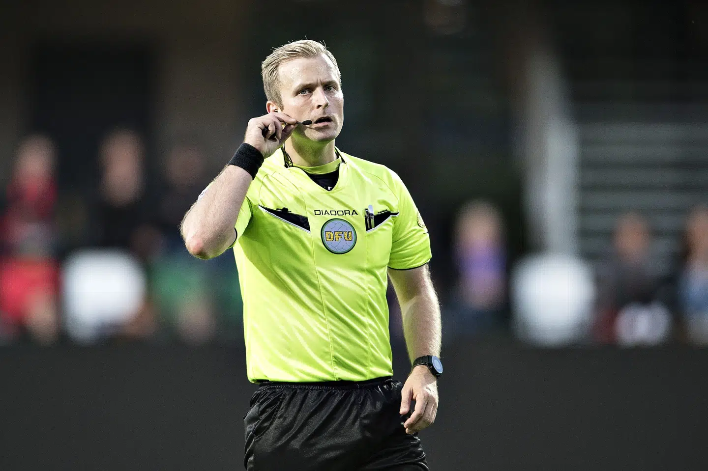 Dennis Mogensen (billedet) er stoppet som dommer i Superligaen og erstattes med 24-årige Mikkel Redder. Henning Bagger/Ritzau Scanpix