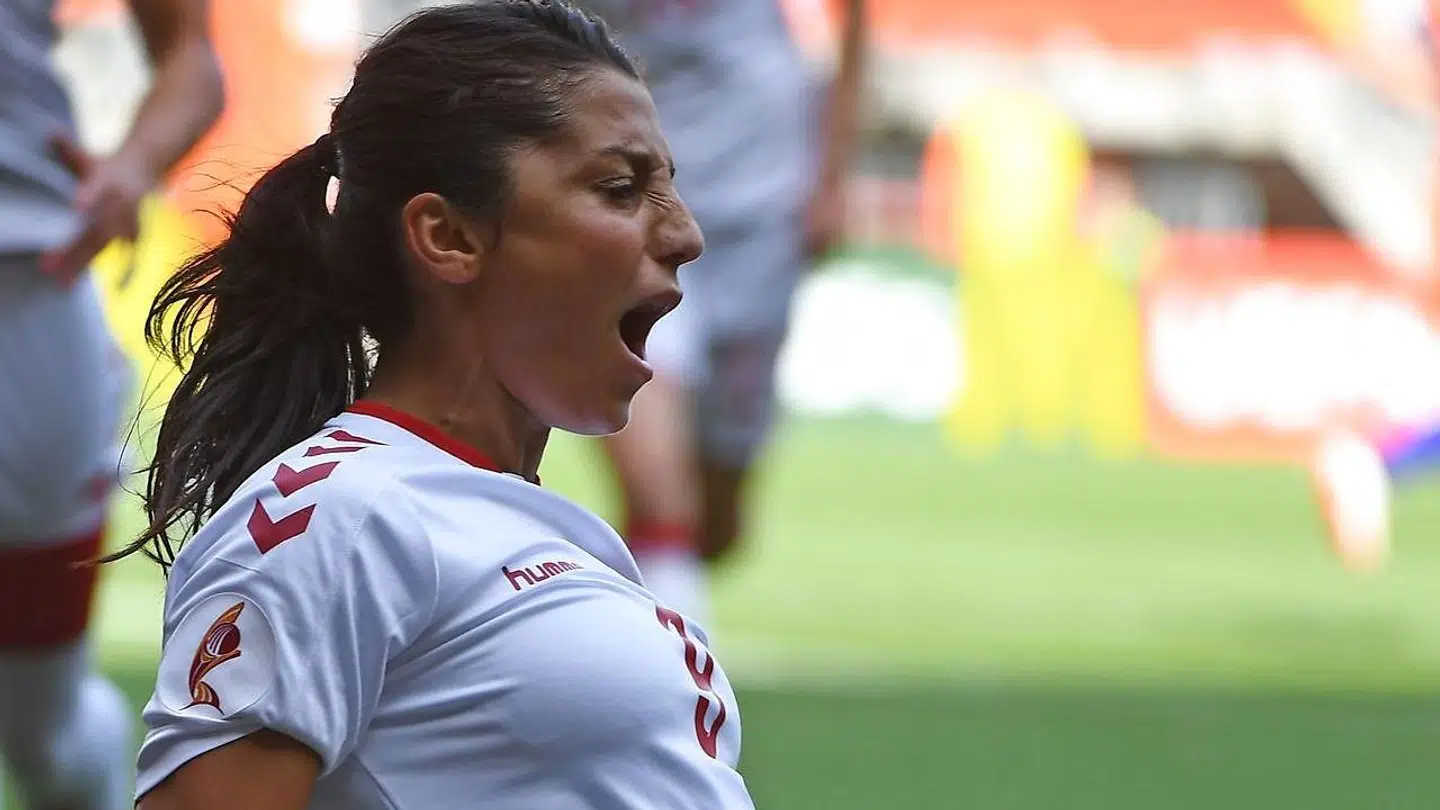 Nadia Nadim er en af profilerne på Kvindelandsholdet. I en tidlig alder valgte hun at satse på fodbolden.