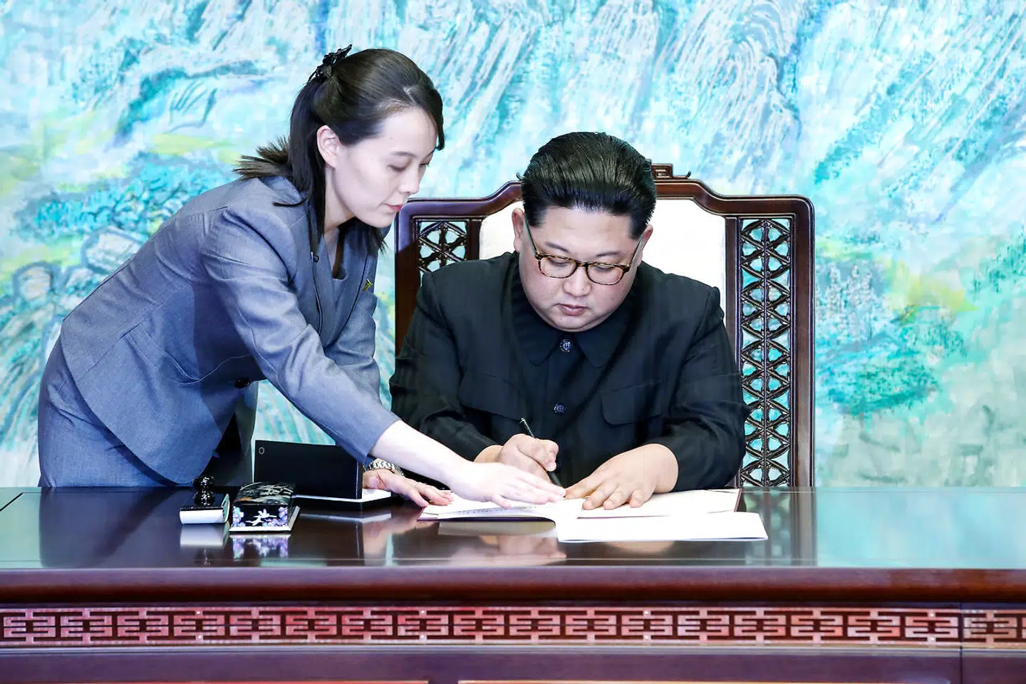 Skriv her, brormand. Kim Yo-jong spiller en væsentlig rolle i storebrors liv og i de nye tider for Nordkorea.