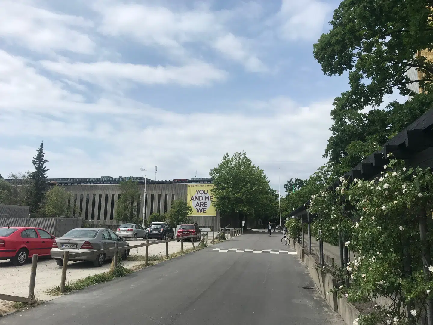 Københavns åbne Gymnasium er ét af 15 gymnasier, der har oprettet karakterfrie 1.g-klasser for at undersøge, hvordan man bedst kan give ikke-karakterbaseret feedback i gymnasiet. Forsøgsordningen løber indtil 2019.