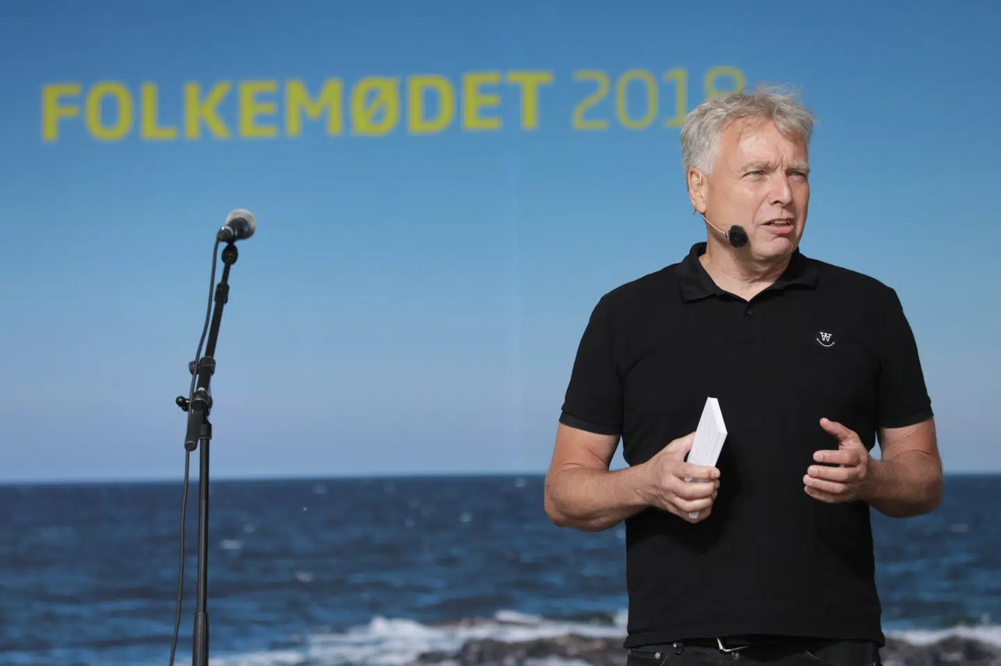 Alternativets leder, Uffe Elbæk, går til folketingsvalg på et valg mellem frygten og håbet, ikke mellem rød og blå blok. Det siger han i sin tale på hovedscenen ved Folkemødet på Bornholm. Olafur Steinar Gestsson/Ritzau Scanpix