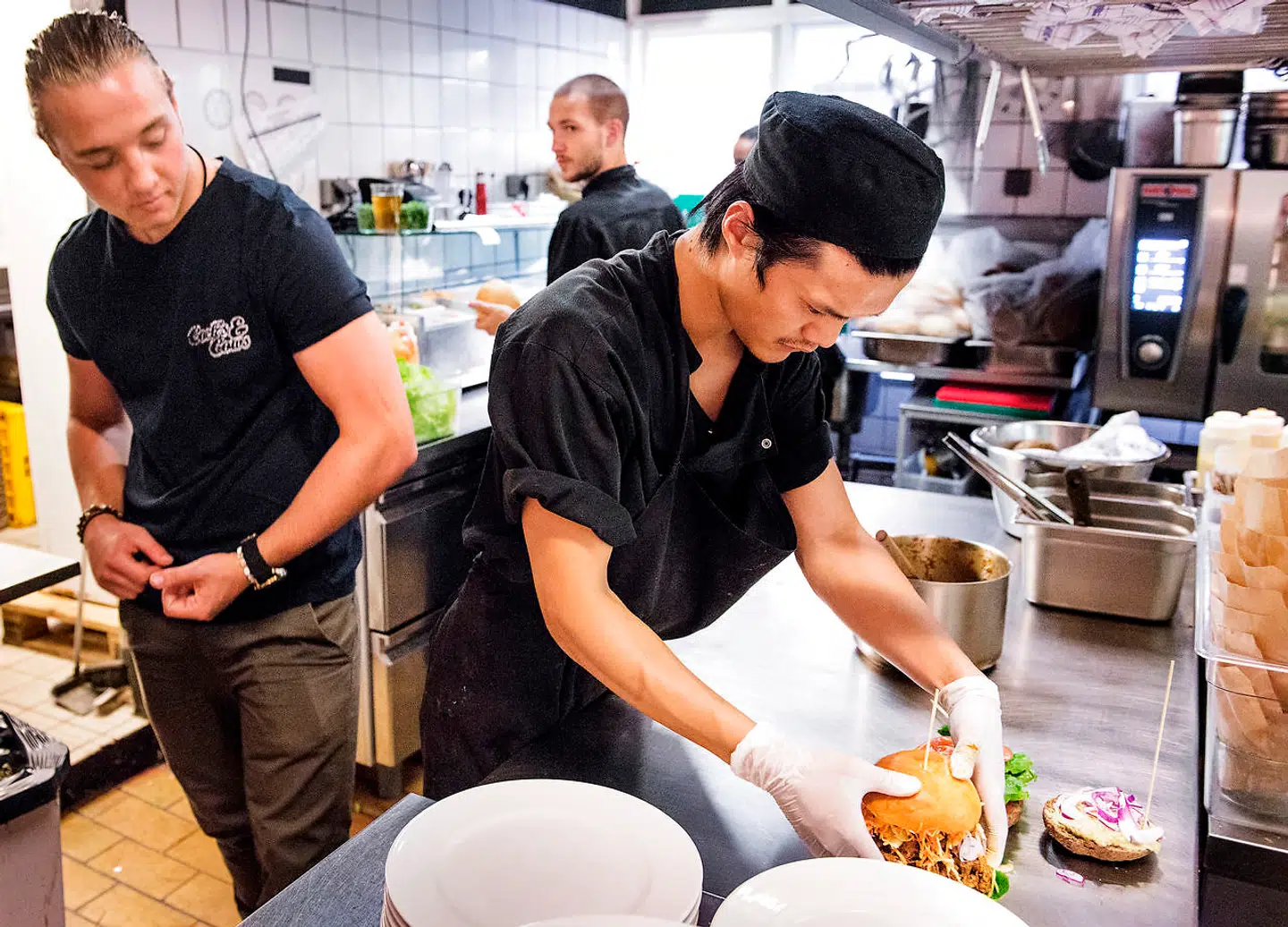 Arkivfoto fra Cock's & Cows' restaurant på Gammel Strand. Burgerkædens restaurant på Ravnsborggade har fået en sur smiley og en stor bøde af Fødevarestyrelsen.