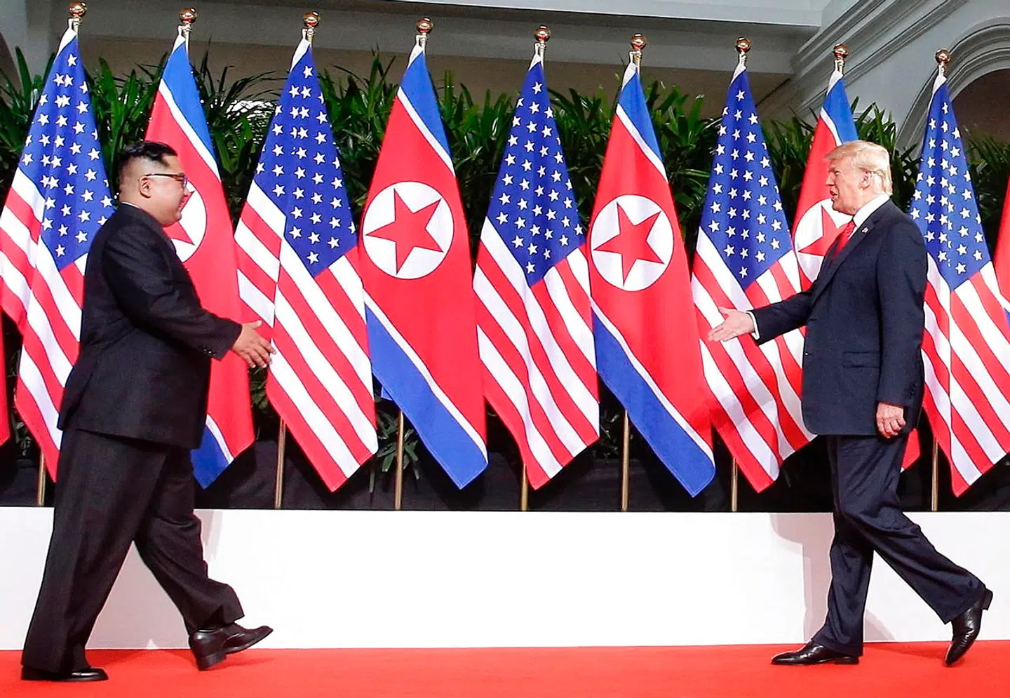 Her mødes de to for første gang.