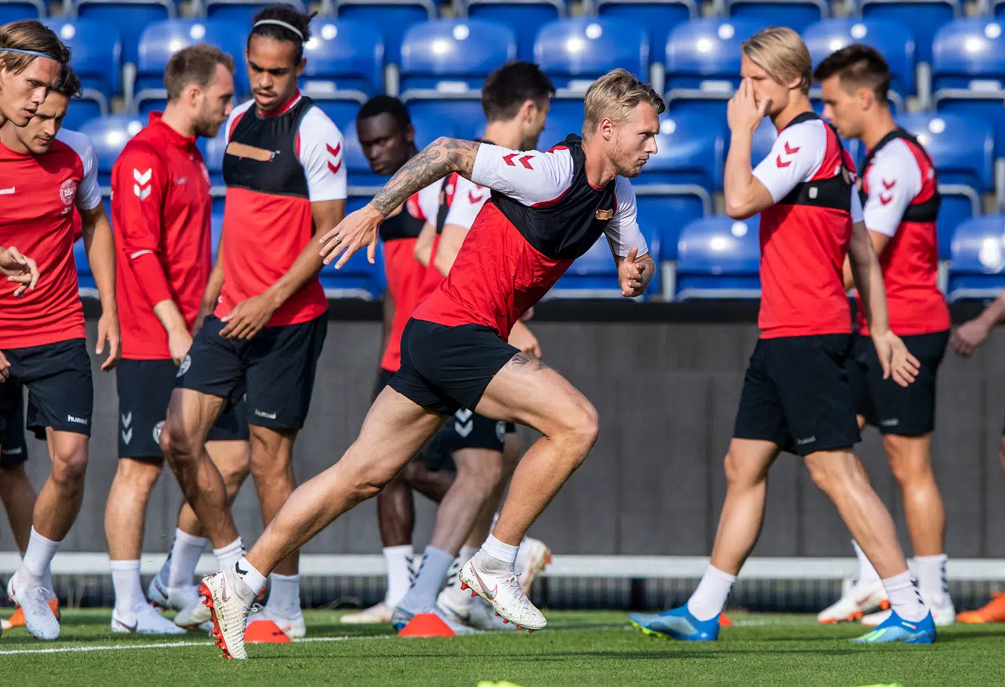 Ved alle træningerne bliver de danske landsholdsspillere tracket med gps, så trænerstaben kan danne sig et blik over, hvordan de præsterer fysisk. (Foto: Anders Kjærbye/Ritzau Scanpix)