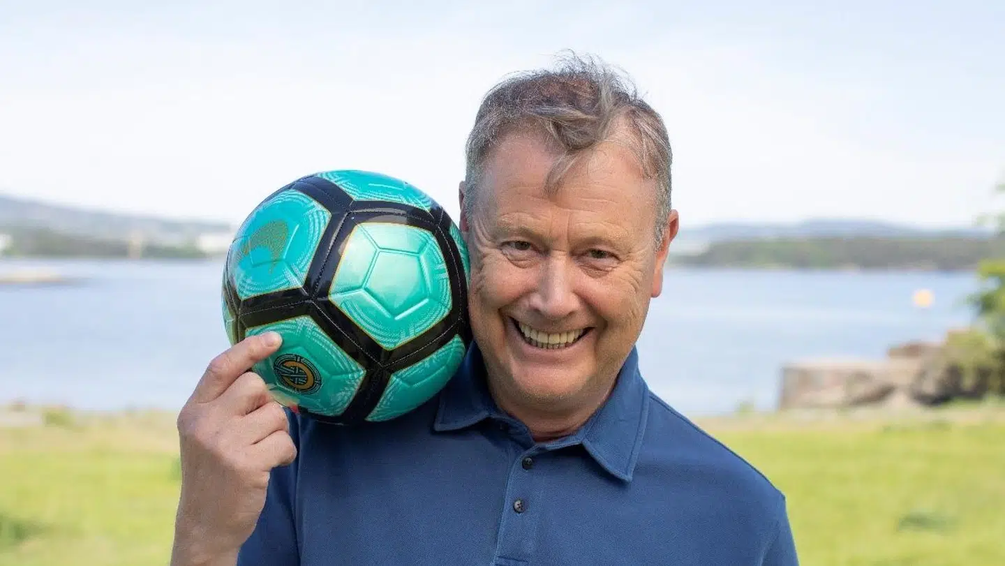 Pressefoto af Åge Hareide i sit nye samarbejde med VitaePro.