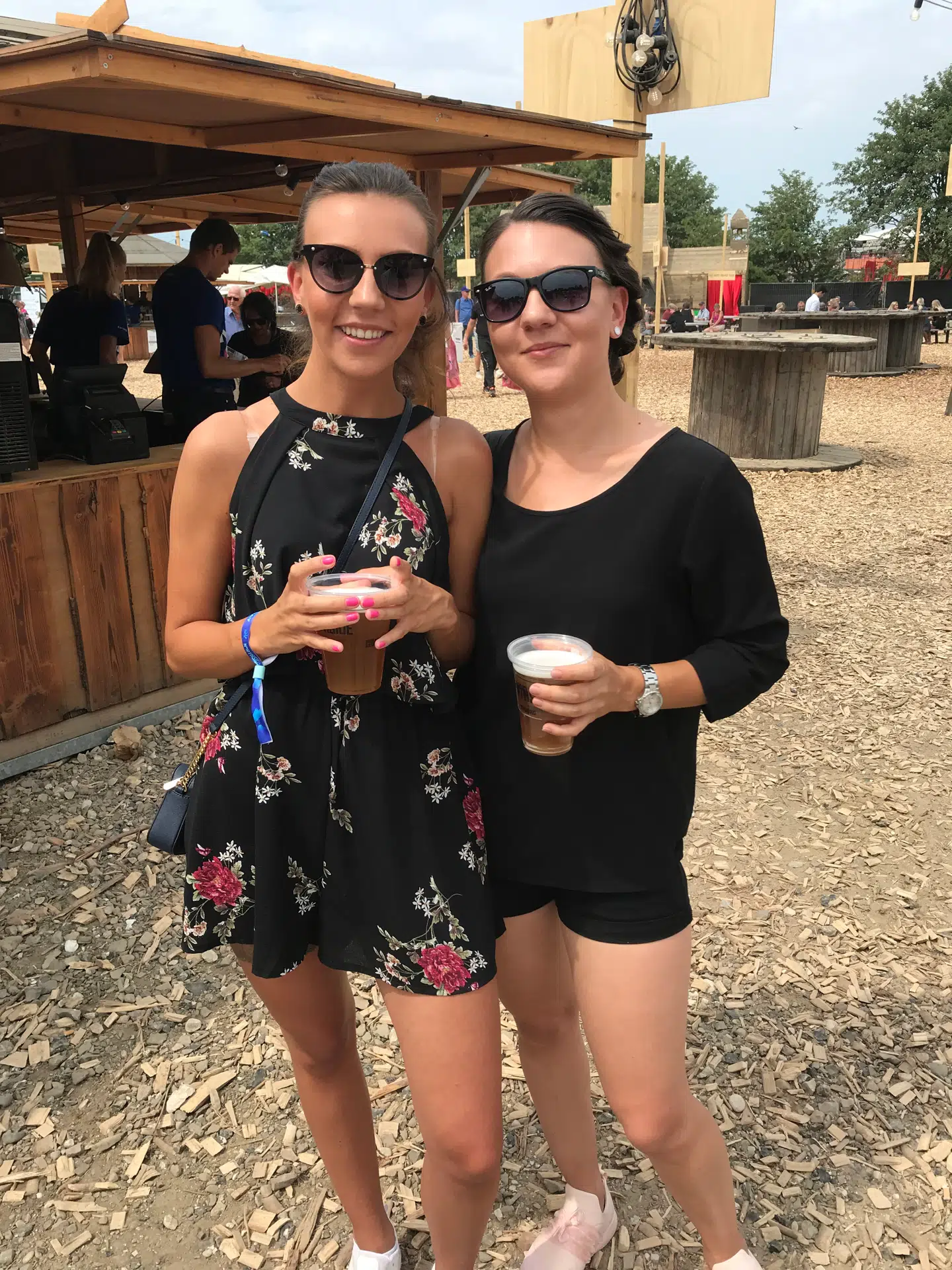 Både 25-årige Margorzata fra Brabrand og hendes veninde 29-årige Kasia Pedersen fra Bjerringbro er vilde med det nye tiltag og mener, at andre festivaler burde følge trop.