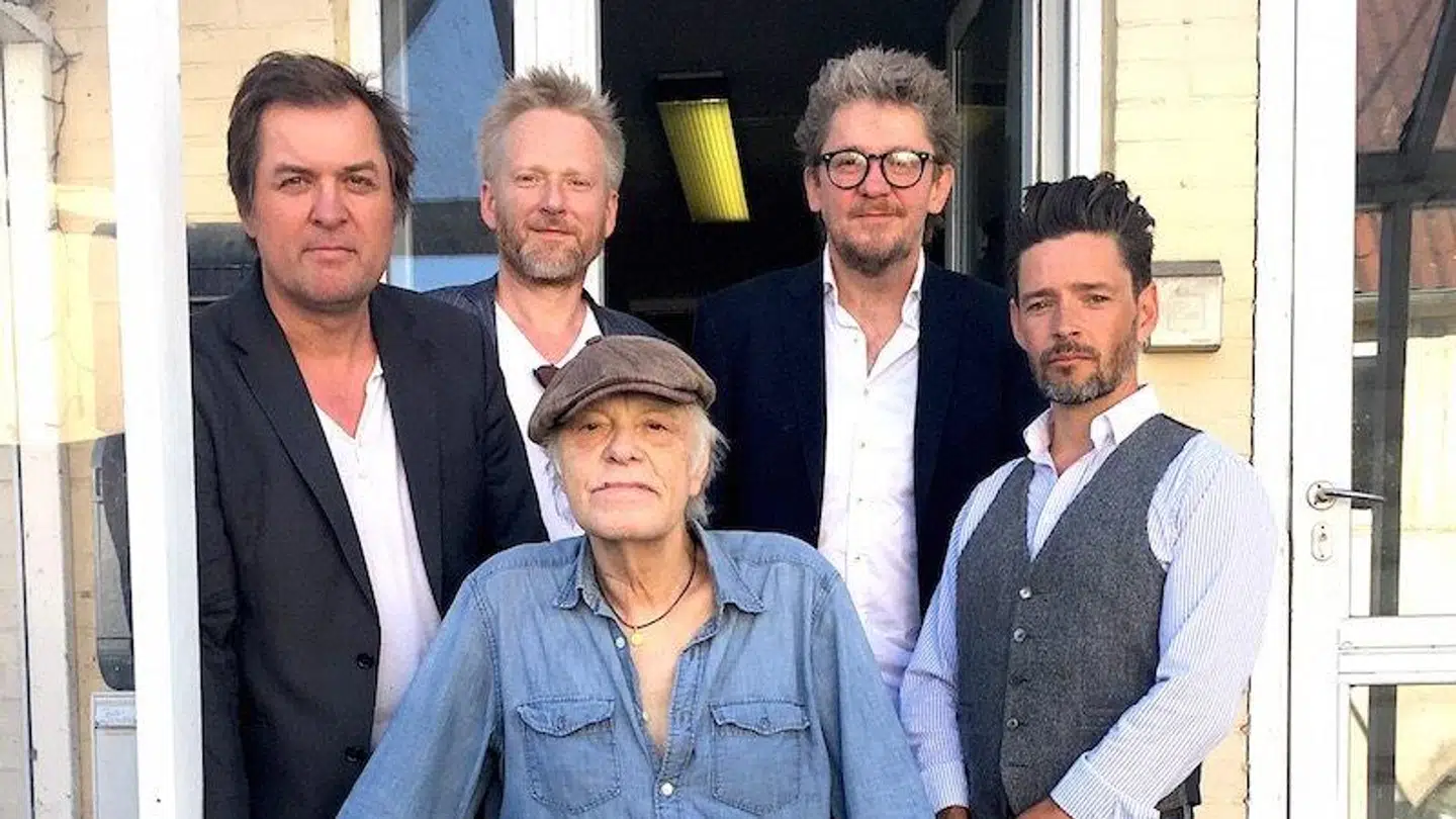 Jørn Jeppesen (til venstre) fortæller, at hele bandet glæder sig til at rejse landet rundt og spille koncerter til sommer.