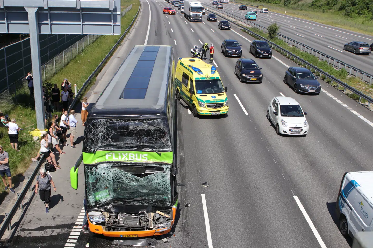 To busser er stødt sammen på Køge Bugt Motorvejen.