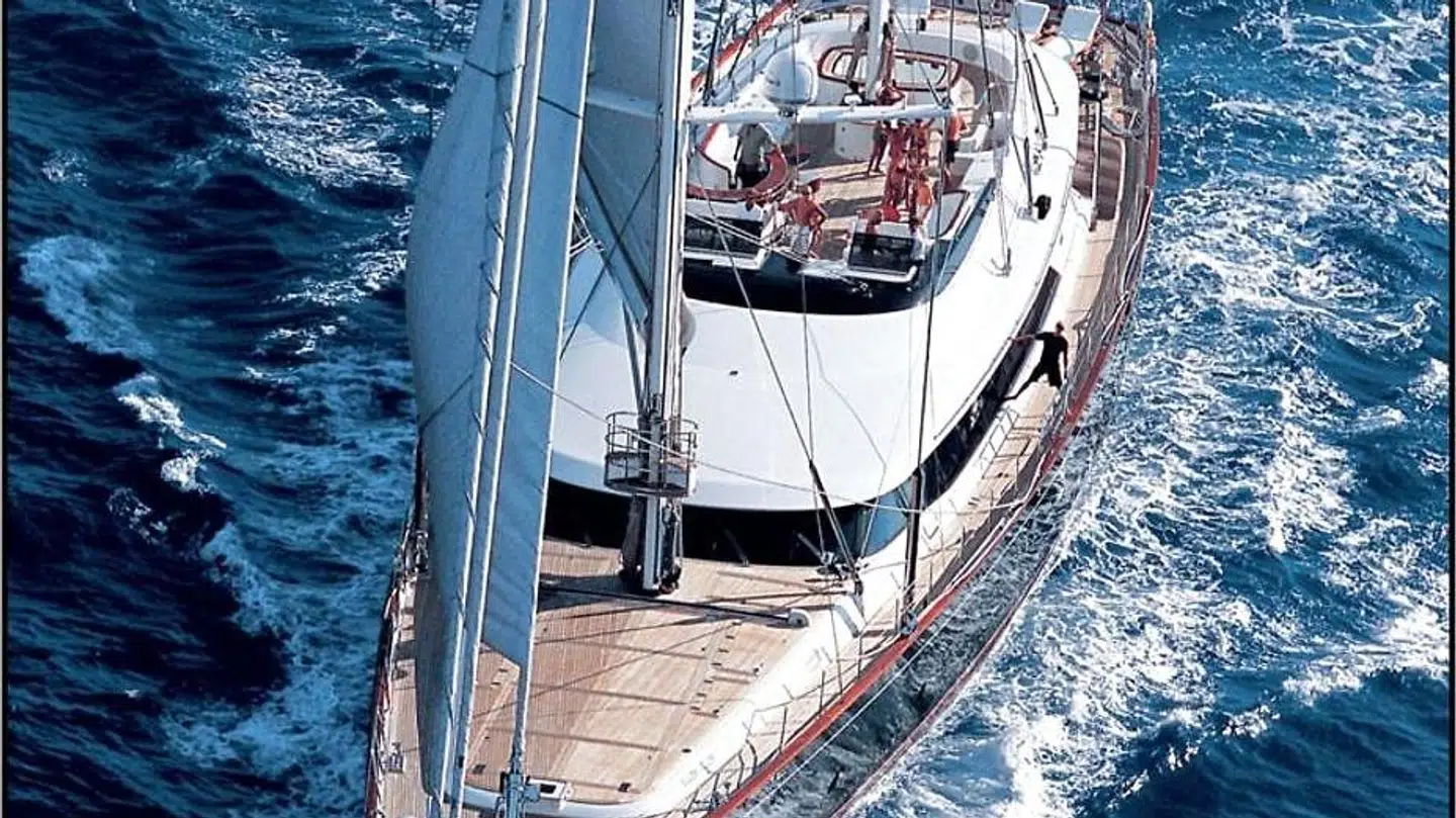 Kim Vibe-Petersen og René Sindlev har sat salgsprisen på yachten ned med omkring 12 millioner kroner.