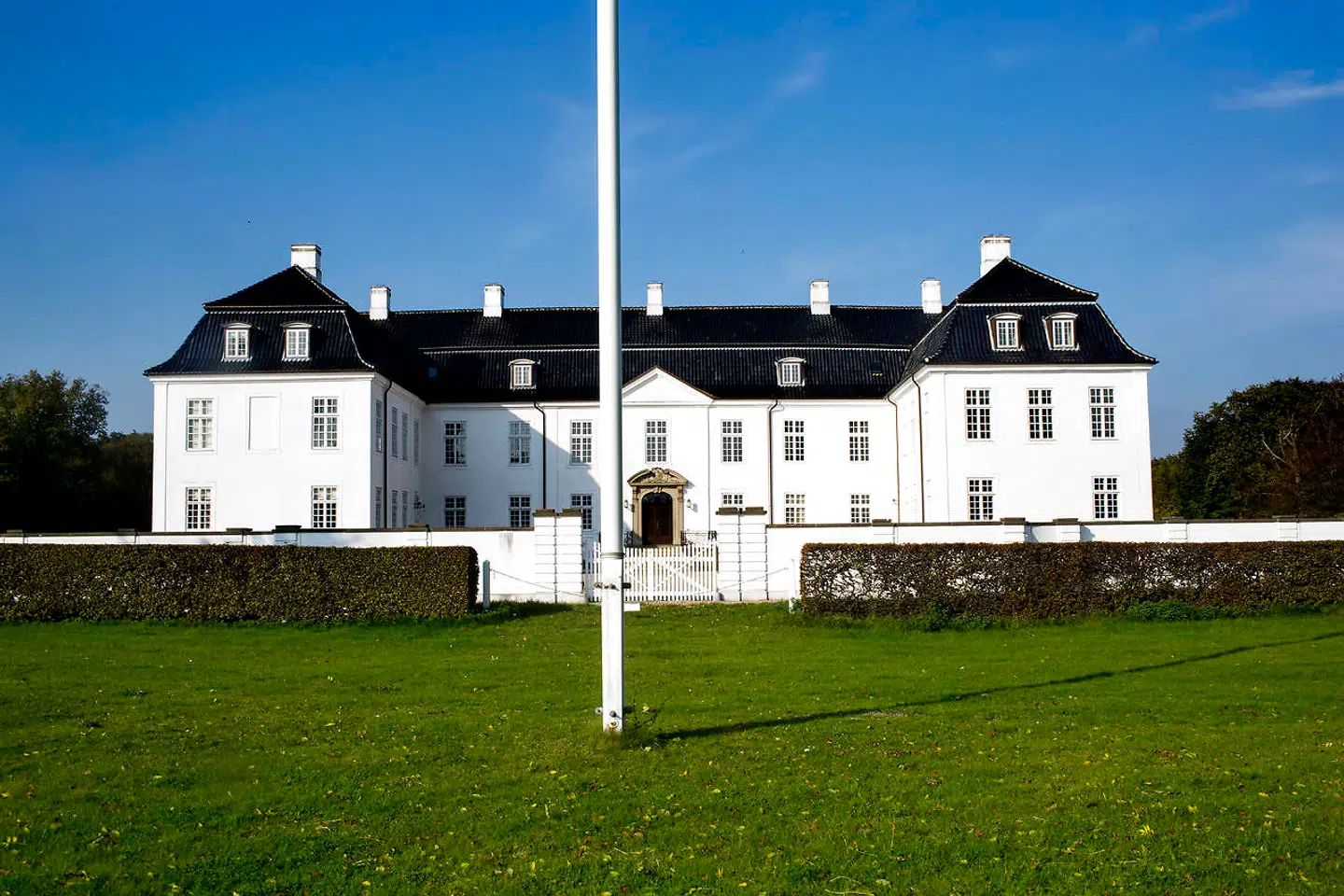 Det smukke Hvidkilde Gods er beliggende ved Svendborg og har været i familien Ahlefeldt-Laurvig-Lehns eje siden 1725.