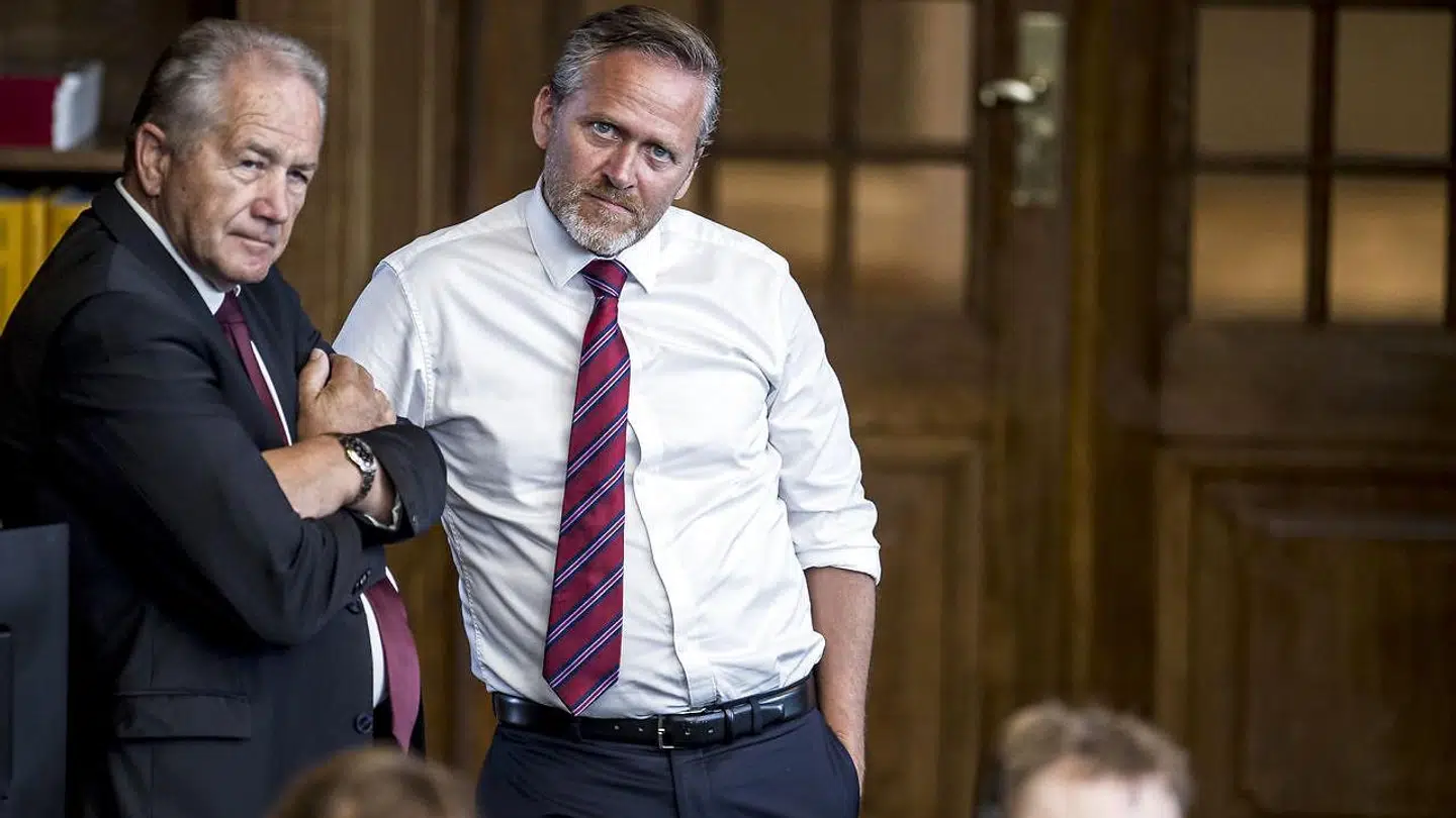 Leif Mikkelsen (LA) og Anders Samuelsen (LA) under Folketingets afslutningsdebat på Christiansborg. Aftenen før var Leif Mikkelsen hurtig, da han var med til at nedlægge en tyv i Nyhavn.