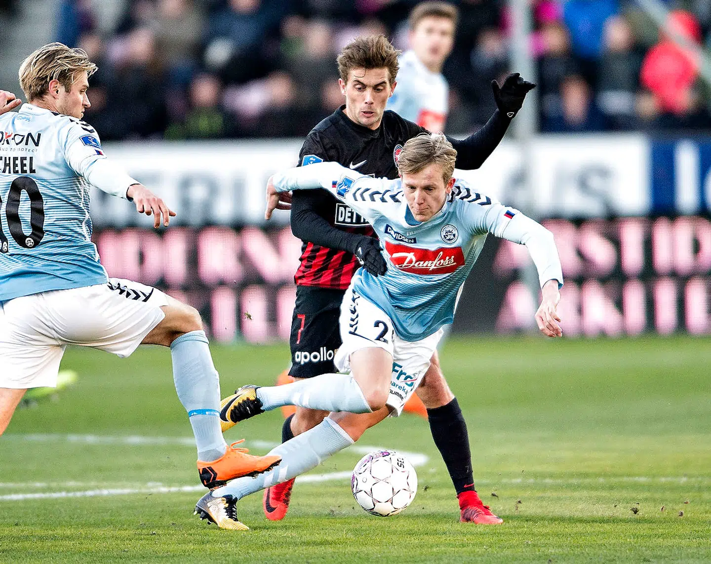 Turneringsstrukturen kom for alvor under kritik efter kampen mellem FC Midtjylland og SønderjyskE i sidste spillerunde af grundspillet, hvor SønderjyskE i de døende sekunder tabte til de senere guldvindere og på den måde havnede i en langt mere favorabel nedrykningspulje.