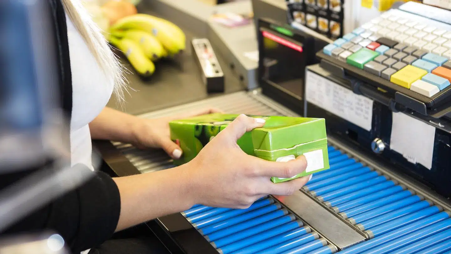 Kunder stjæler ved scan selv-maskinerne i supermarkeder.
