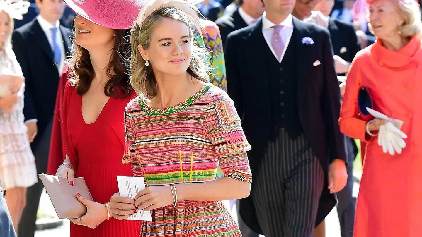 Cressida Bonas ankommer til kirken, hvor Prins Harry skal giftes.