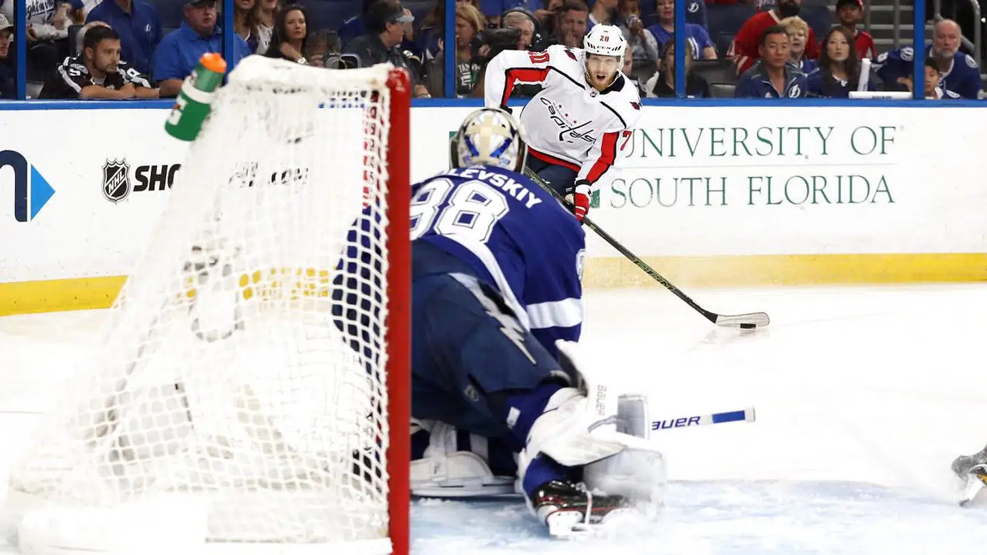 Lars Eller (th.) siger, at det vil være det største i karrieren at vinde Stanley Cup-trofæet.
