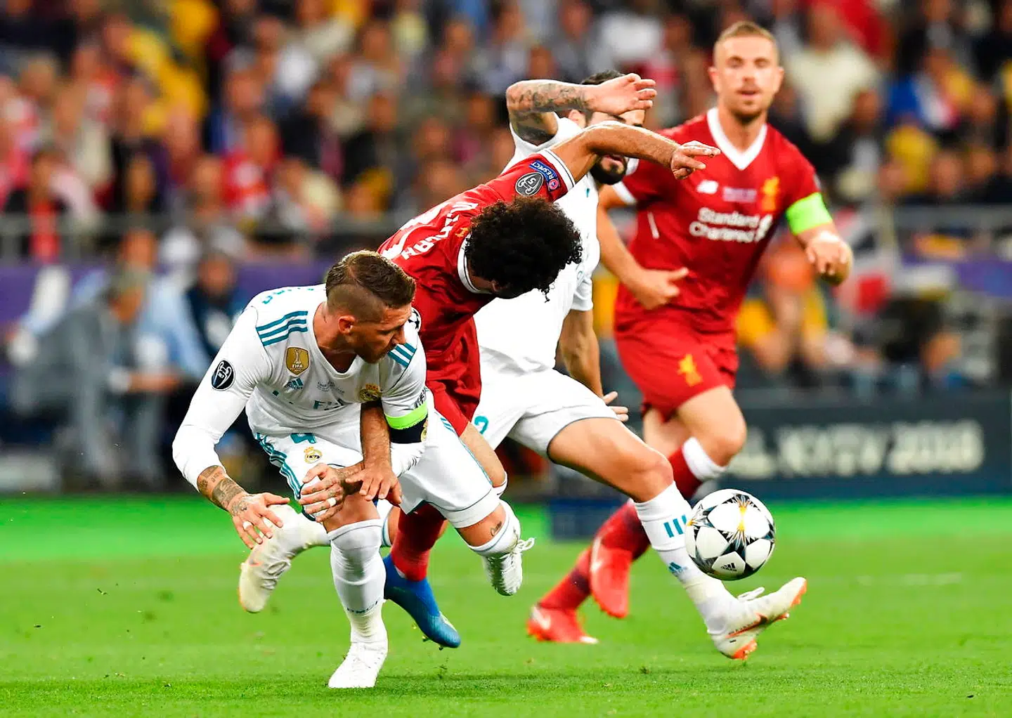 Situationen, der førte til Mohamed Salahs skade i Champions League-finalen.