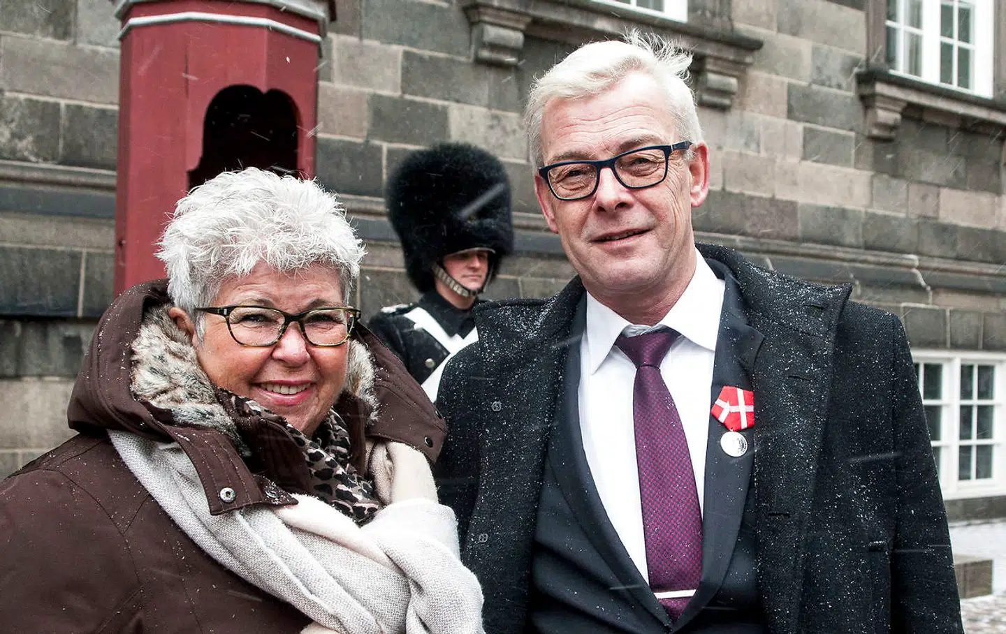 Mona Hagelquist og kollega Jens Karlsen i audiens hos Kronprinsen på Christiansborg Slot.