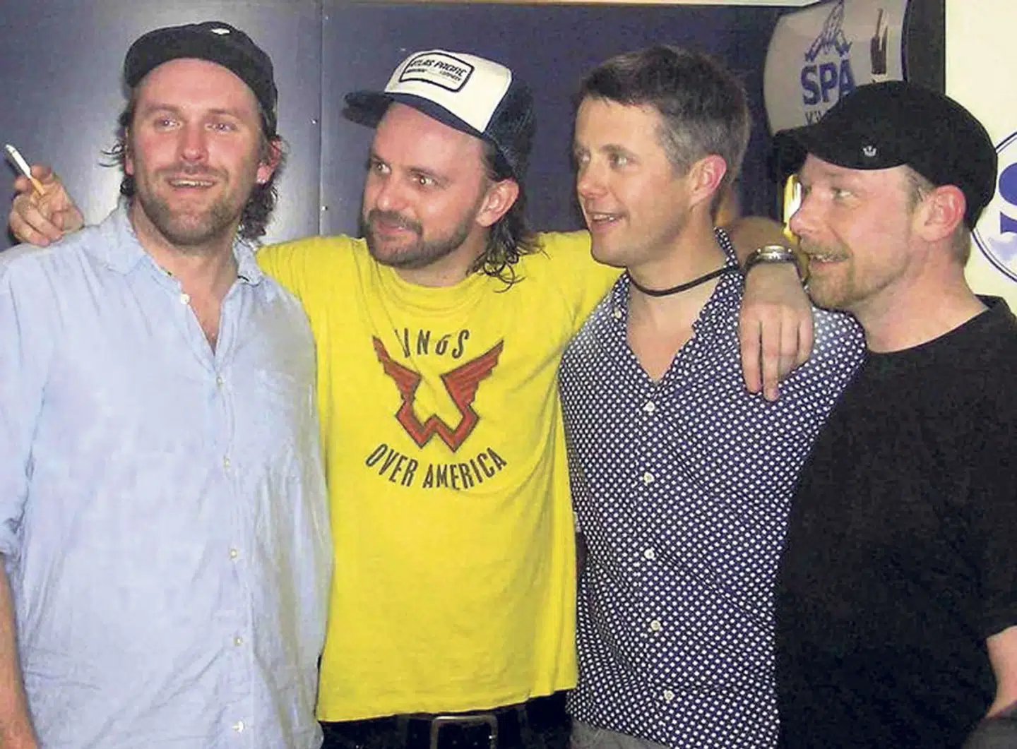 Da Dizzy Mizz Lizzy i 2010 spillede i KB Hallen, fik de backstage besøg af kronprins Frederik efter koncerten