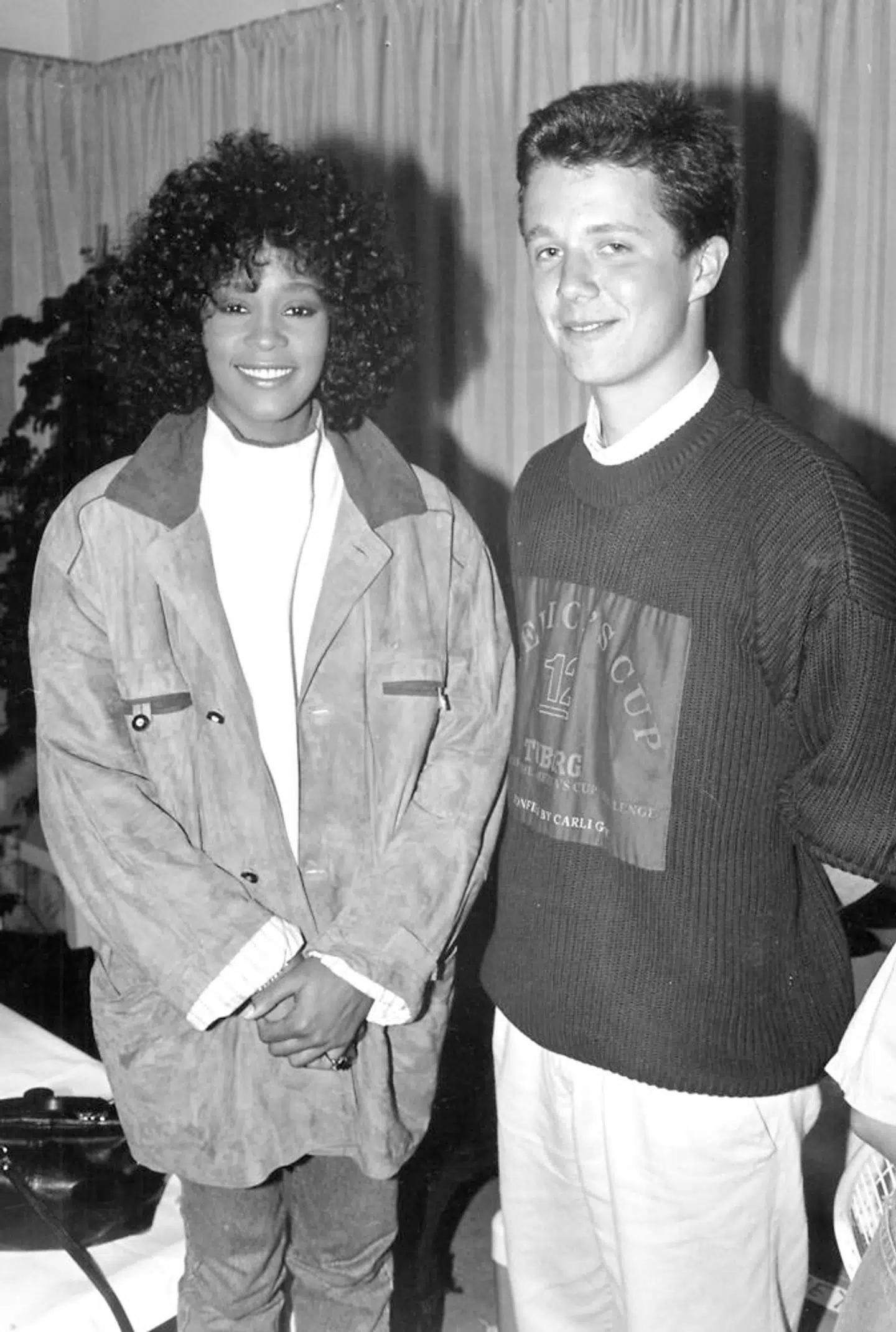 Whitney Houston gav i 1988 koncert i Valby Hallen. Bagefter mødte hun Danmarks kommende konge backstage.