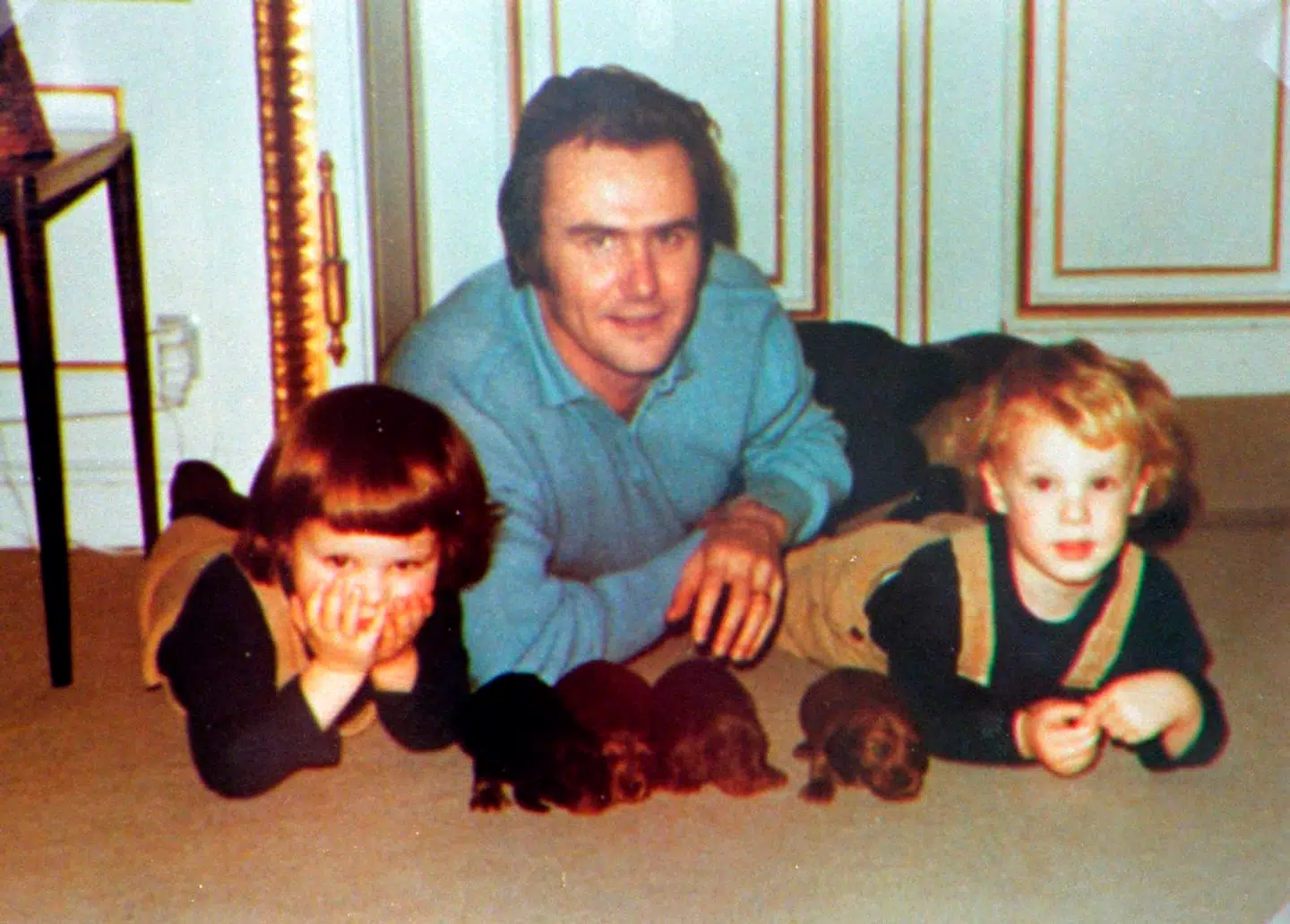 Prins Henrik med Kronprins Frederik og prins Joachim.