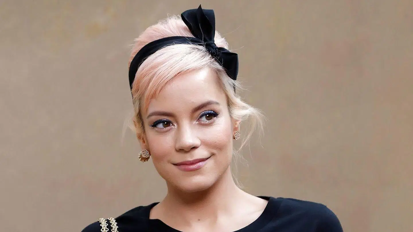 Den 33-årige popstjerne Lily Allen skammer sig ikke over, at hele verden kan se hendes vagina.