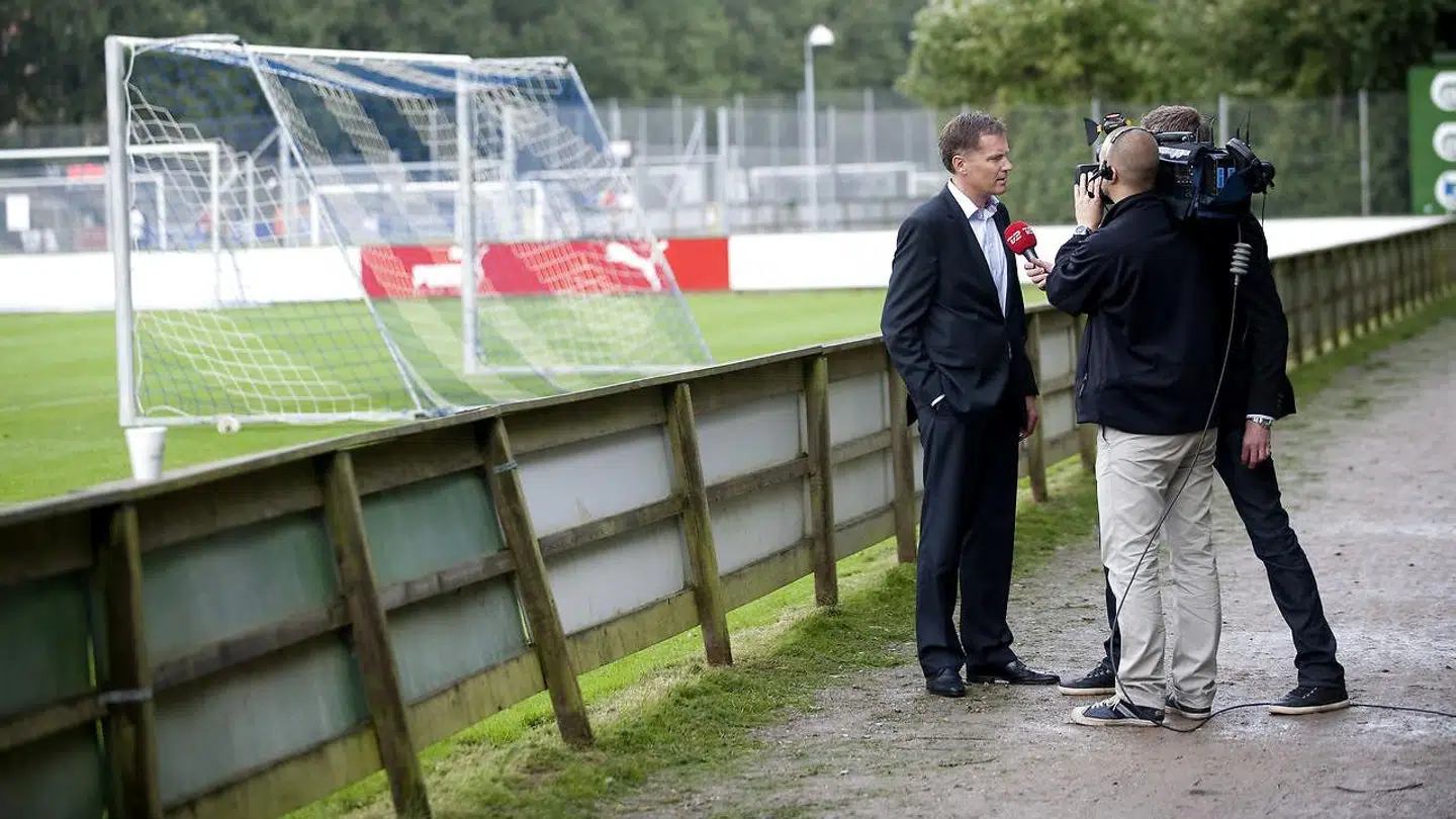 Her er det OB's bestyrelsesformand, Niels Thorborg, der bliver interviewet på det nedslidte anlæg i Ådalen.