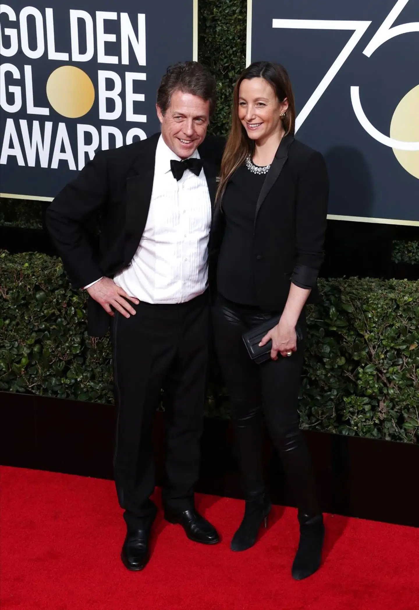 Hugh Grant og Anna Eberstein på den røde løber før Golden Globe-showet tidligere i år.