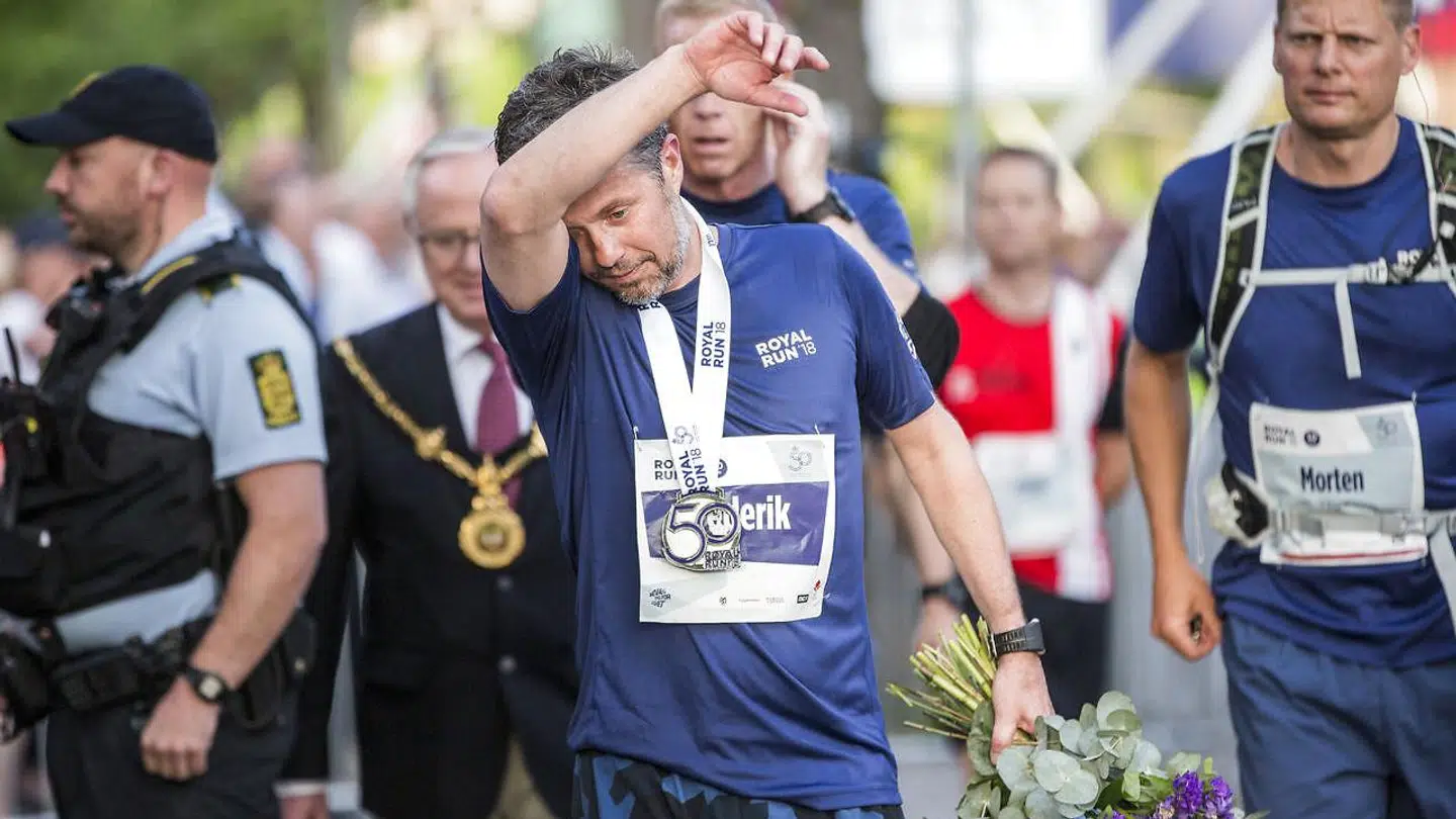 En lettere træt kronprins Frederik i mål efter at have løbet Royal Run. (Foto: Nikolai Linares/Ritzau Scanpix)
