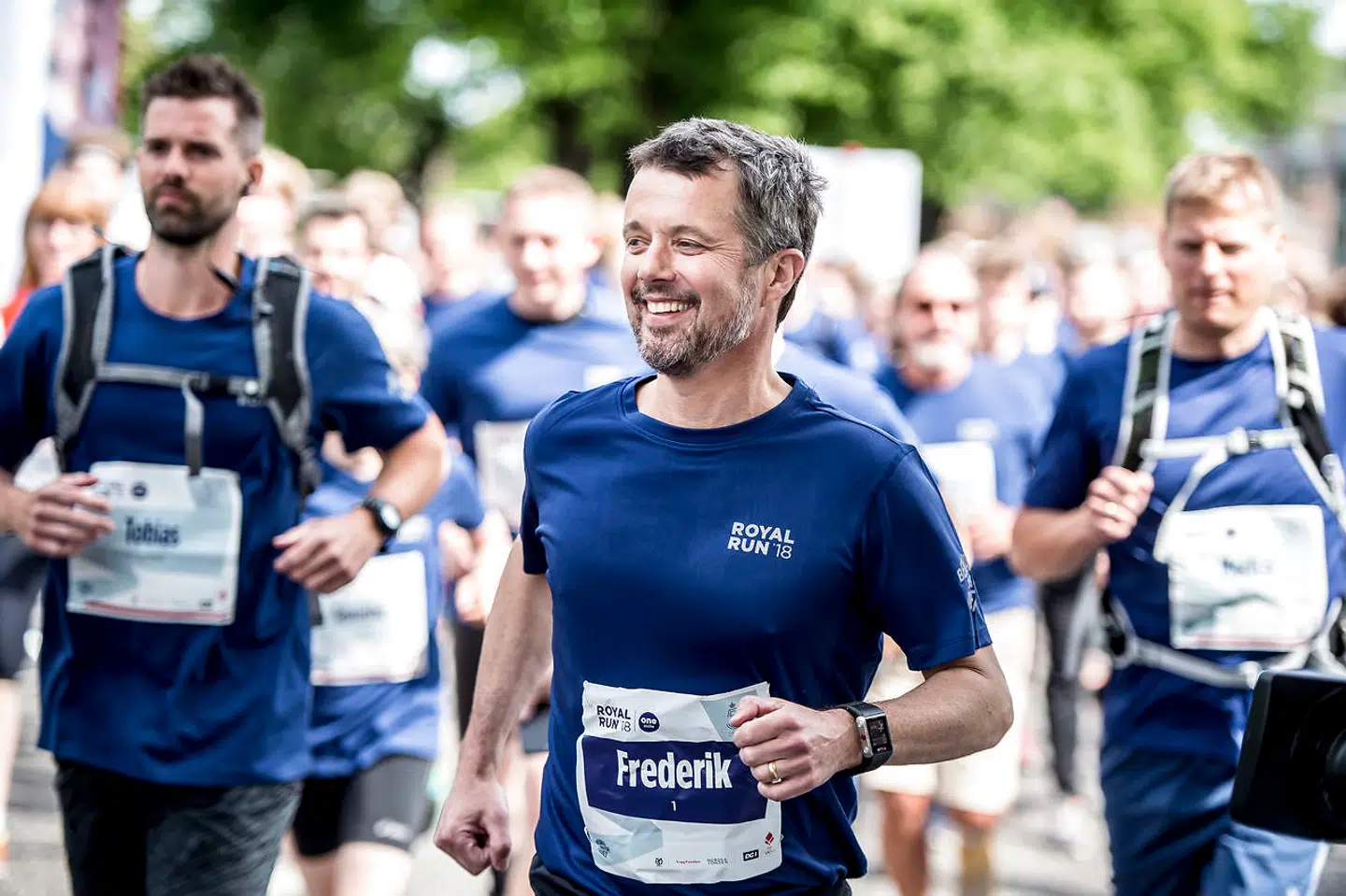 Kronprins Frederik løber Royal Run i Aarhus, mandag den 21. maj 2018. I løbet af dagen løber Kronprinsen i Danmarks fem største byer i forbindelse med, at han fylder 50 år den 26. maj 2018. Royal Run-løbet er delt op i temaer, der afspejler Kronprinsens liv. I Aarhus er temaet studietiden.. (Foto: Mads Claus Rasmussen/Ritzau Scanpix)