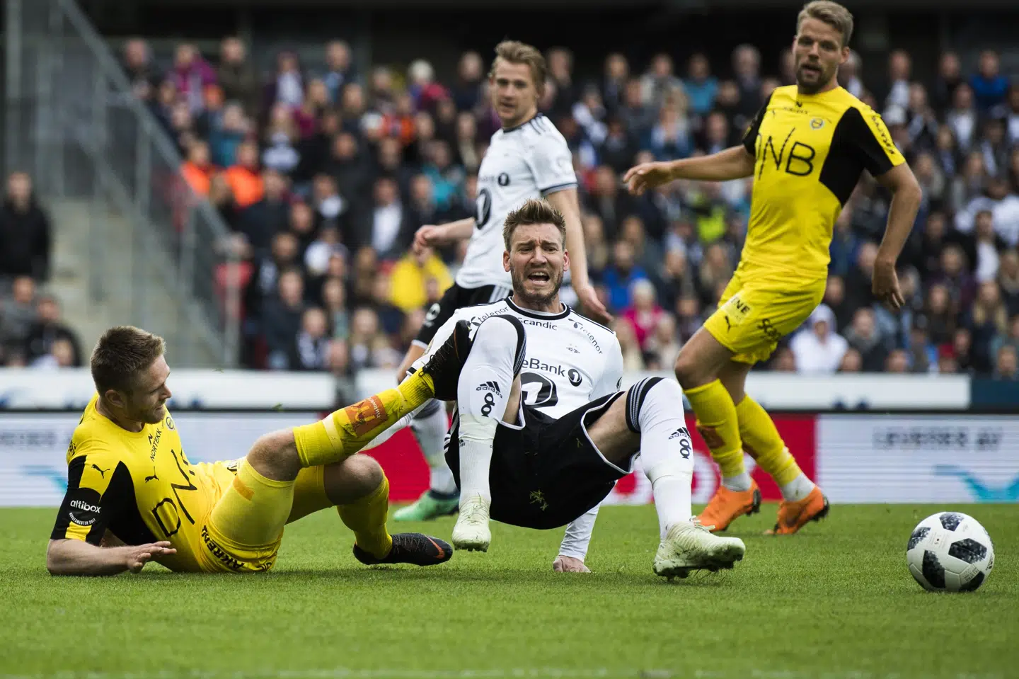 Nicklas Bendtner pådrog sig en lille skade i knæet, da Rosenborg spillede mod Lillestrøm onsdag. Scanpix/Wold, Ole Martin