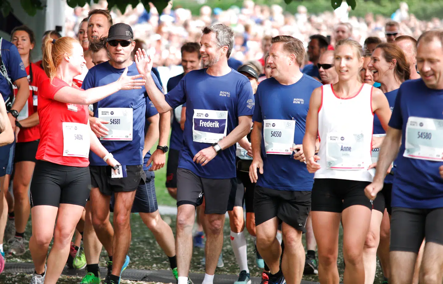 Kronprins Frederik og kronprinsesse Mary løber"Royal Run" i Odense, mandag den 21. maj 2018. I løbet af dagenløber Kronprinsen i Danmarks fem største byer i forbindelsemed, at han fylder 50 år den 26. maj 2018.Løbet er delt op i temaer, der afspejler Kronprinsens liv. I Odense ertemaet OL. (Foto: Mads Claus Rasmussen/Scanpix 2018). (Foto:Carsten Bundgaard/Ritzau Scanpix)