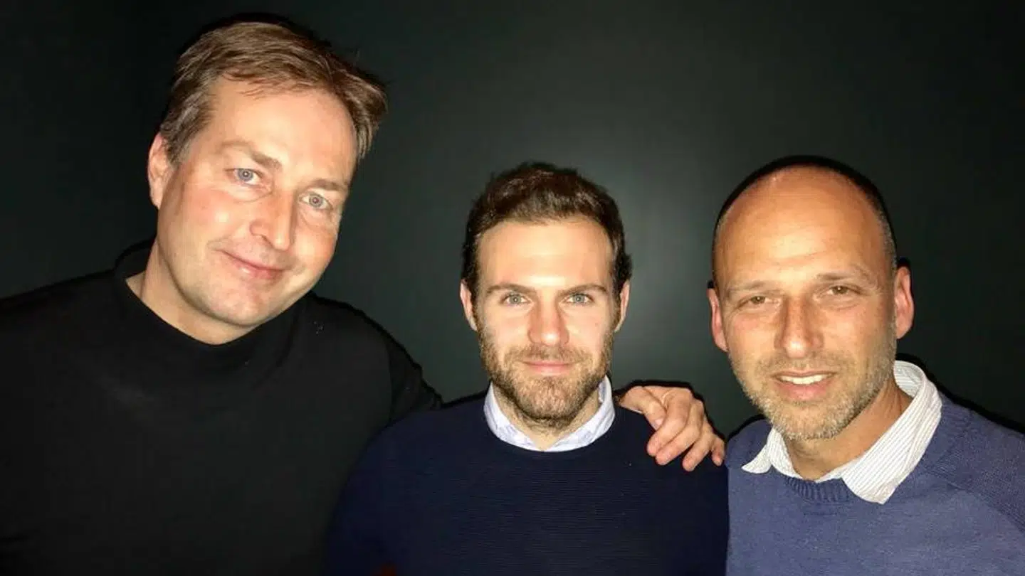 Kasper Hjulmand, tv, er allerede medlem af Common Goal, som er stiftet af manden i midten Juan Mata. Til højre står Jürgen Griesbeck fra streetfootballworld. Privatfoto