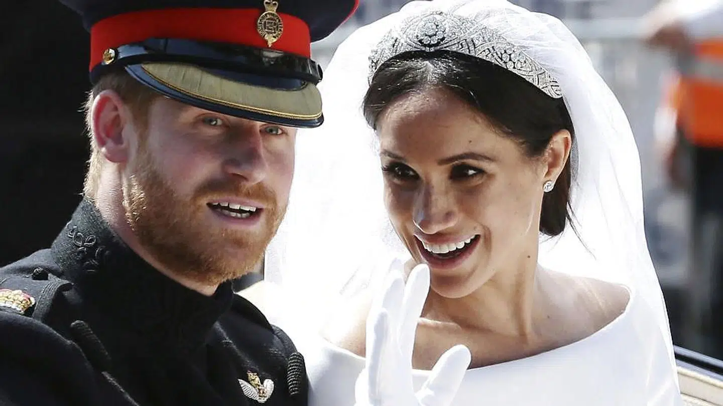 Prins Harry og Meghan Markle efter vielsen, hvor kørte væk fra St. George's Chapel i hestevogn.