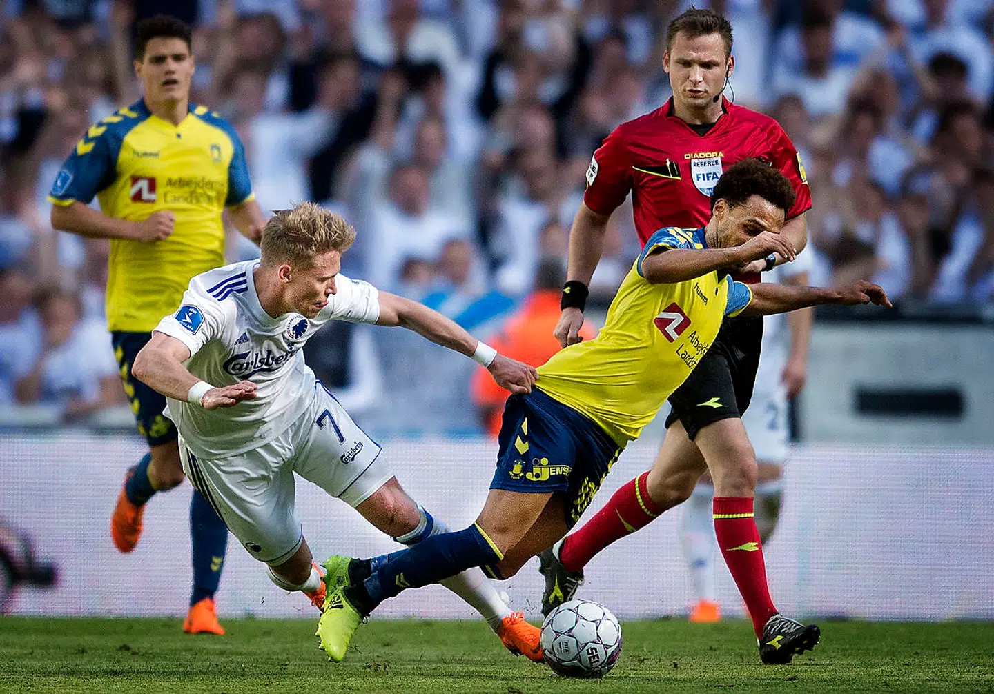 Superligaen skal efter alt at dømme tilbage til 12 hold fra sæsonen 2019/2020.