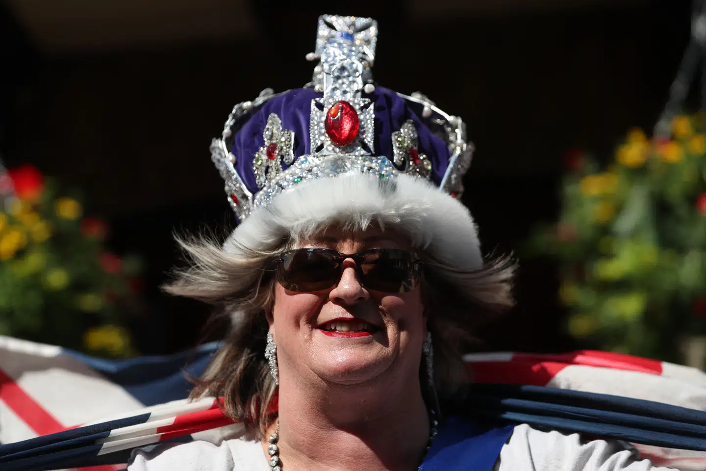 En royal fan gør sig klar til brylluppet.