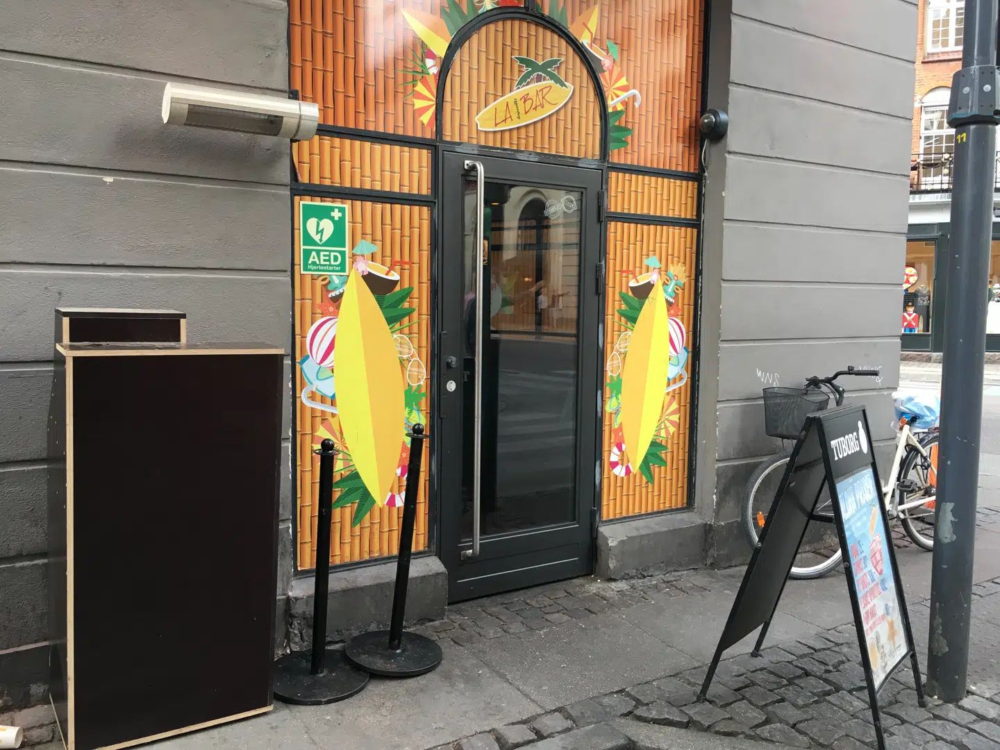 LA-bar i København. Justitsministerens samlever blev overfaldet foran baren natten til torsdag.